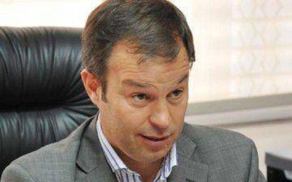 �La situaci�n de Giustozzi en el Municipio es irregular�