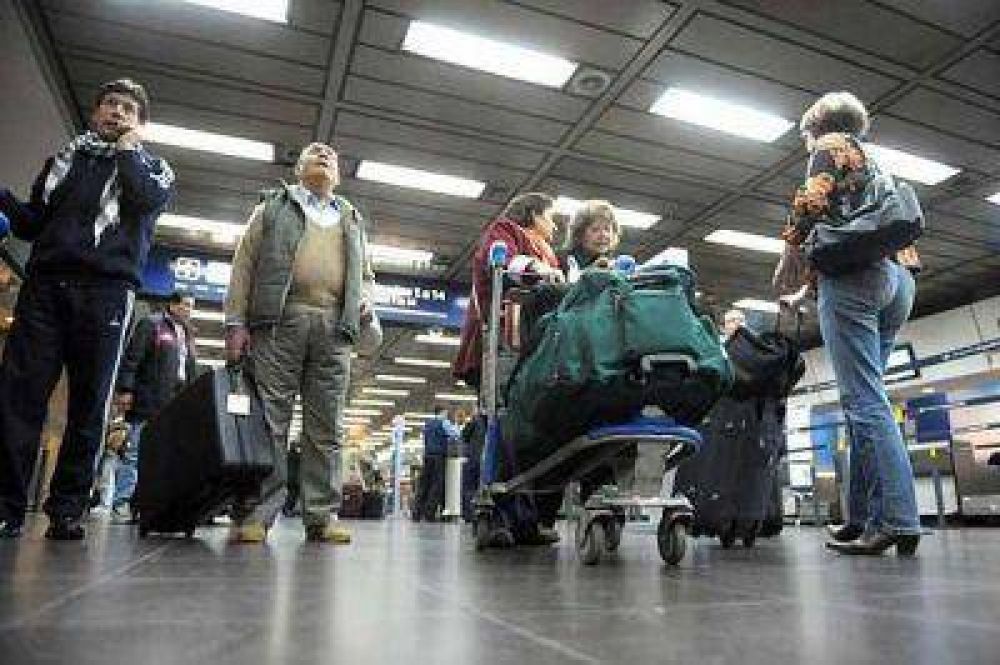 Detienen a un hombre por falsas amenazas de bomba al aeropuerto de Ezeiza