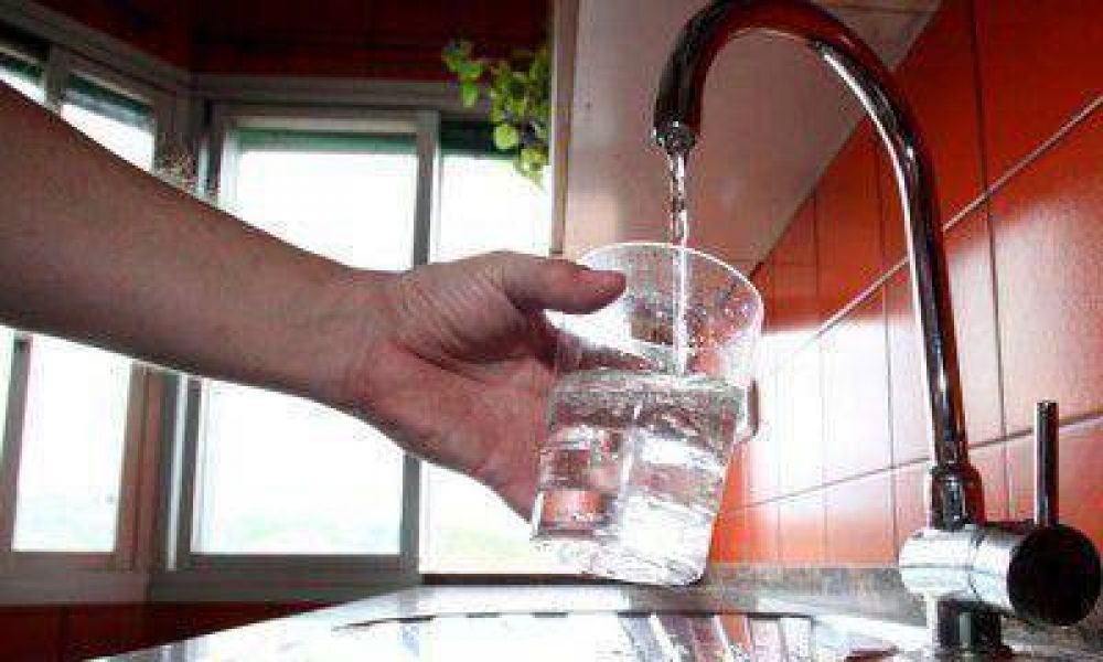 Se rompi� un ca�o maestro y tres barrios del oeste de Las Heras se quedaron sin agua