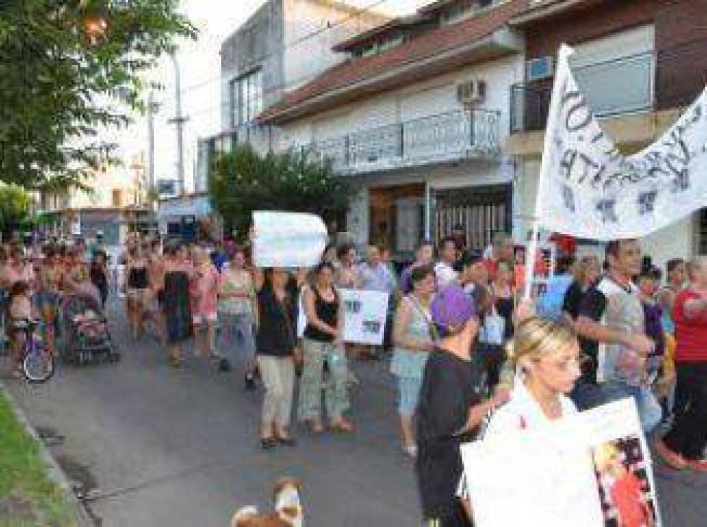 Vecinos autoconvocados de Quilmes Oeste marcharon contra la inseguridad
