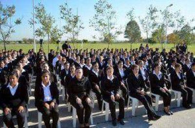 Lomas: m�s j�venes estudian para polic�as y cuidan sus barrios