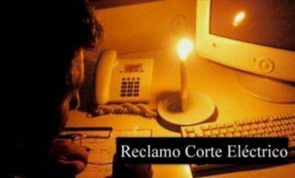 Desde hace una semana, vecinos de Ap�stoles sufren varios cortes de luz