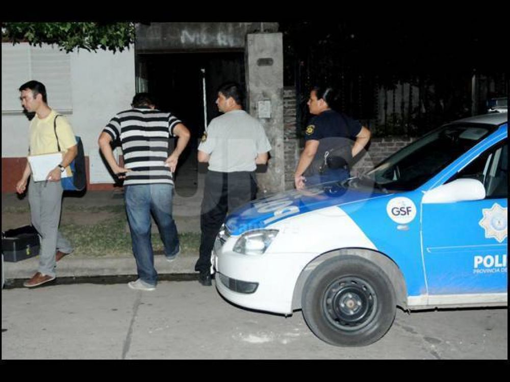 Asesinaron a un joven de siete disparos en Barrio Schneider