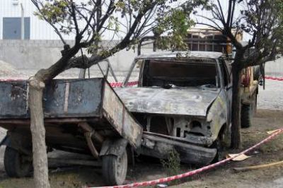 Ladr�n muri� calcinado al incendiarse camioneta que intent� robar de empresa constructora