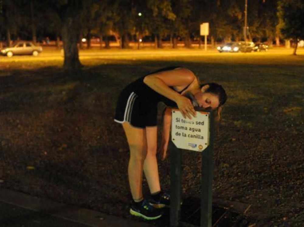 Denuncian que sigue habiendo un enorme d�ficit de bebederos en parques