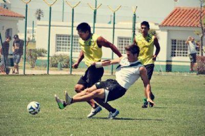 Aldosivi no tuvo piedad y gole� a Kimberley en un nuevo amistoso de verano