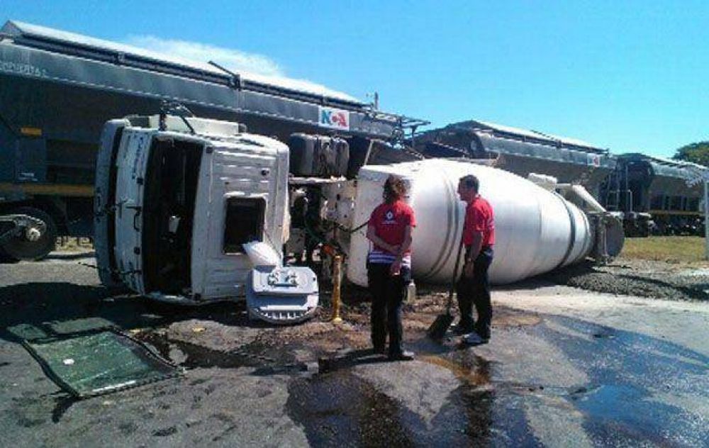 Chofer se salv� de milagro al chocar con un tren en C�rdoba