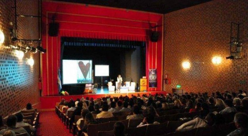 Carlos Paz: Discapacitados no pagar�n entrada a los teatros