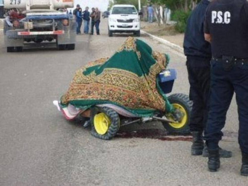 Muri� al chocar con su cuatriciclo contra un cami�n