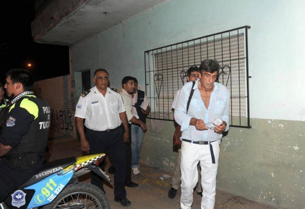 Asesinan a un anciano y luego le prenden fuego