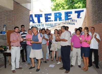 Por un paro, nadie atiende los reclamos de los usuarios de los servicios de agua y luz