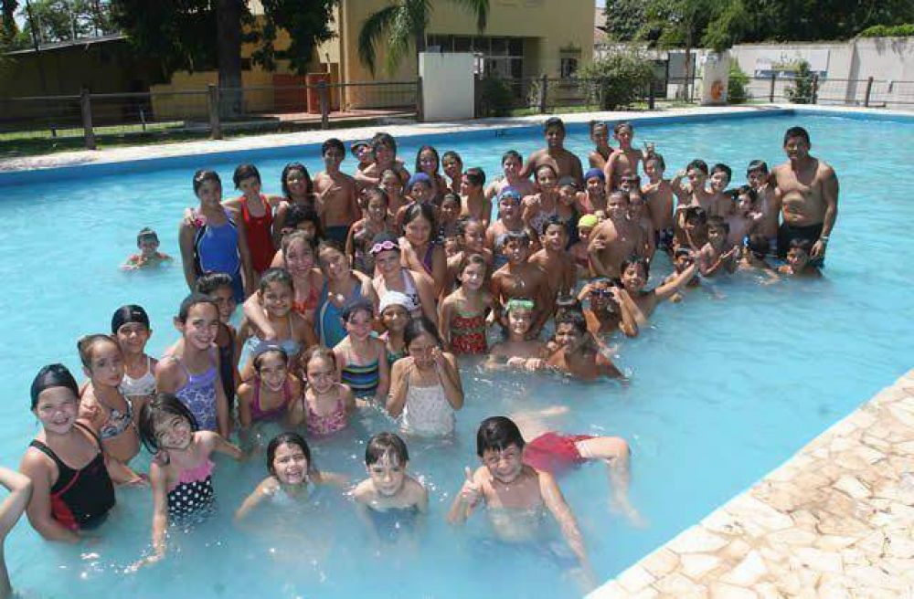 M�s de 60 chicos disfrutan de la colonia de verano en Prensaclub