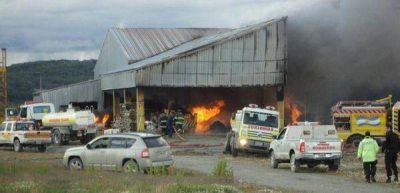 Dantesco incendio devast� el aserradero municipal de Tolhuin
