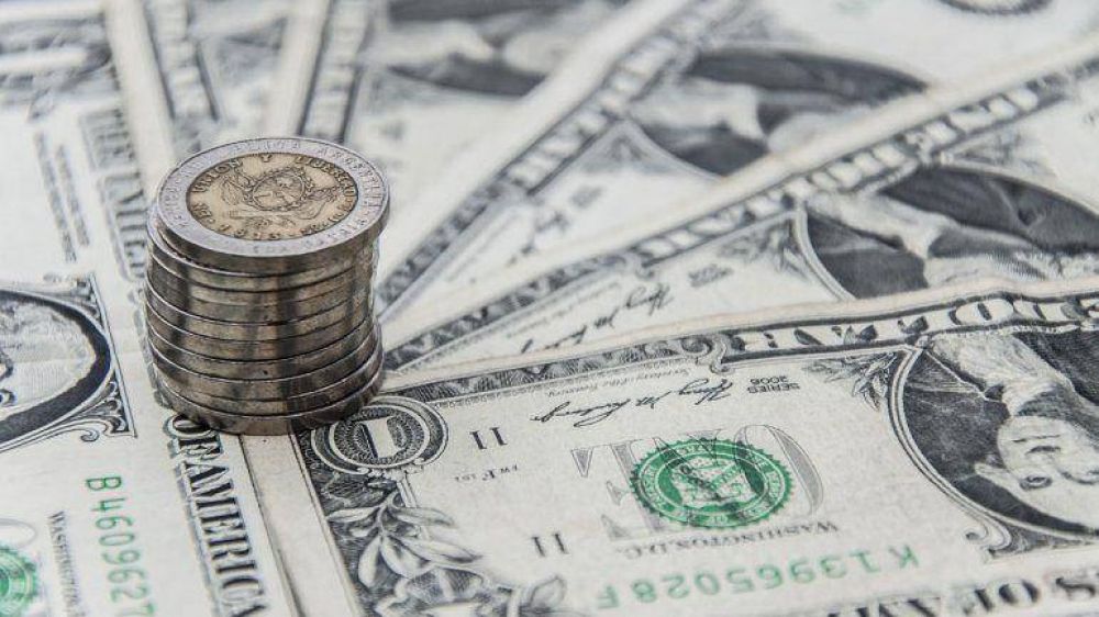 Otra jornada con fuertes subas en el d�lar: el oficial llega a $7,26 y el libre cotiza a $12,40