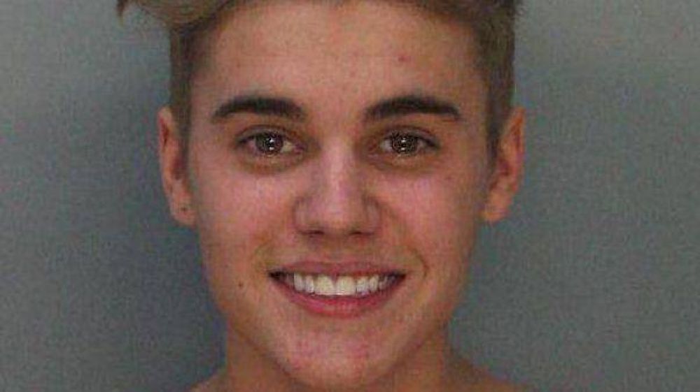 sta es la foto del prontuario policial de Justin Bieber