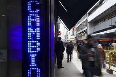 La depreciaci�n del peso dispara a los bonos en d�lares en la Bolsa