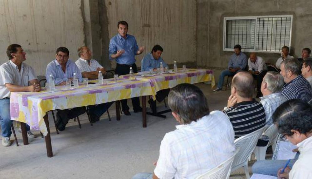 P�rez escucha a los peque�os productores en el sur mendocino