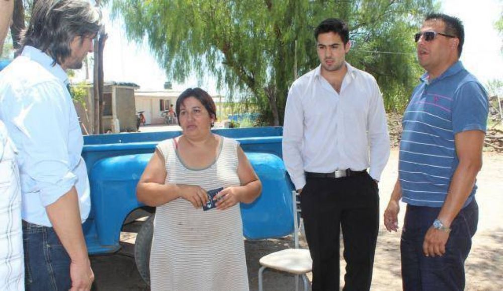 Desarrollo Social acerc� ayuda a los damnificados por la tormenta en el sur