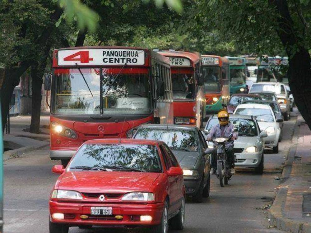 Varias comunas buscan reducir el tr�nsito con m�s polic�as y cambiando el sentido de calles