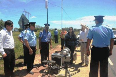 La Polic�a Caminera realiza controles de velocidad con radares m�viles