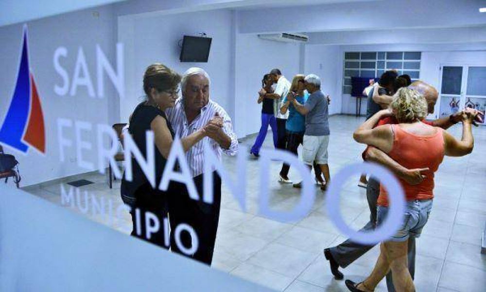 Los abuelos sanfernandinos disfrutan el verano a pleno