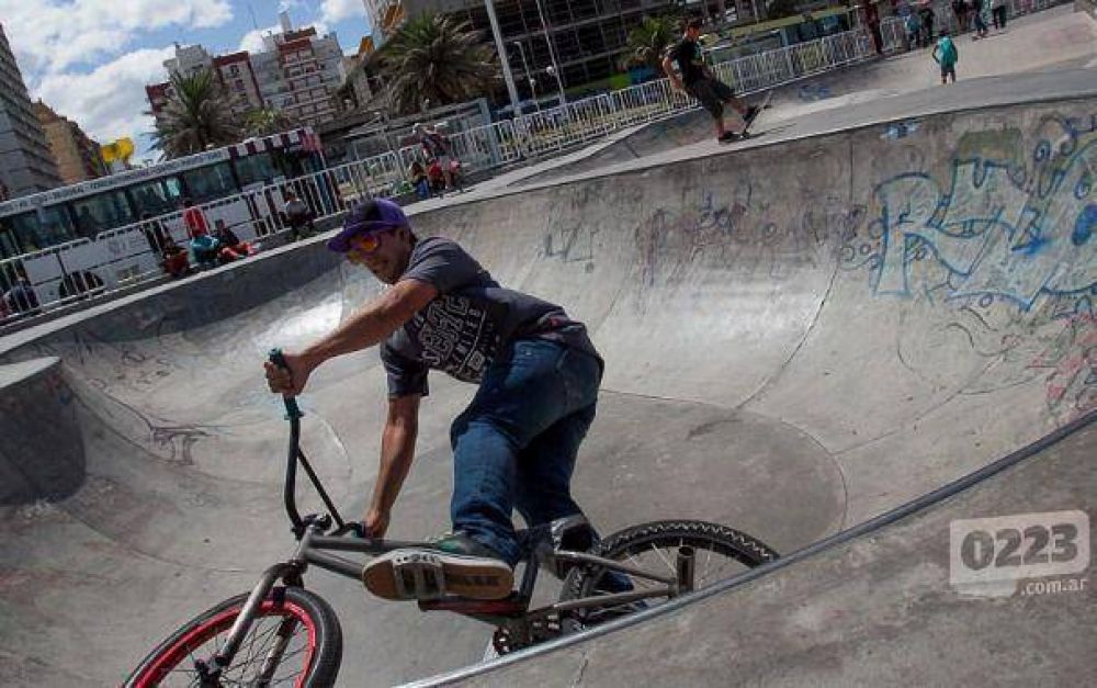 Tres aprehendidos tras batalla campal detr�s del skate park
