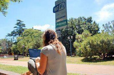 El Wi Fi en plazas es utilizado por muchos pergaminenses, principalmente j�venes