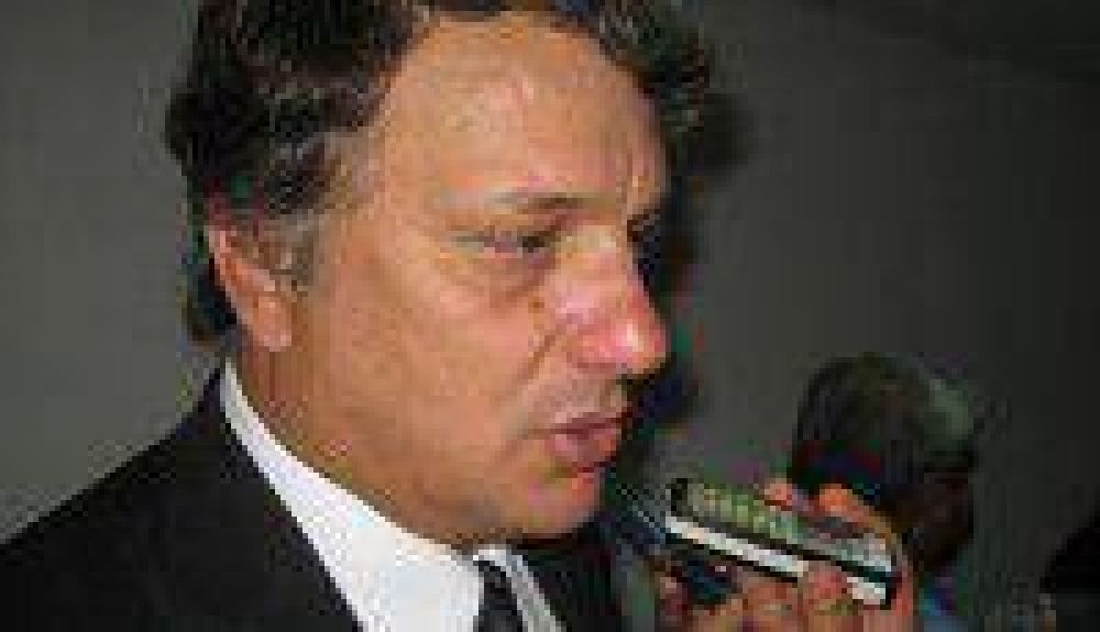 Entregaron cr�ditos a empresarios damnificados por los saqueos