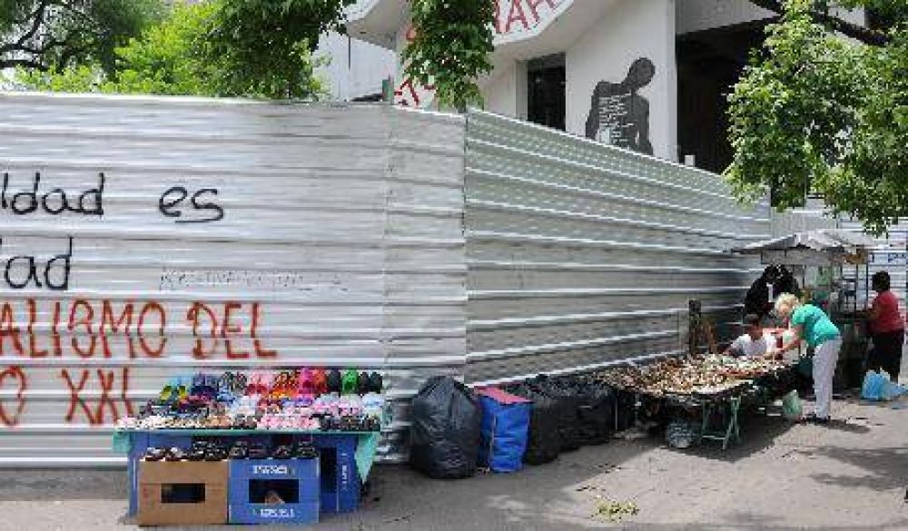 Ambulantes de Humanidades buscan lugar para reubicarse