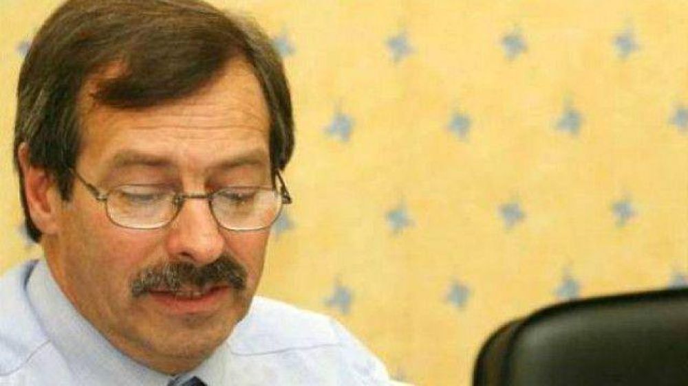 Valiero explica deuda con municipios
