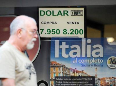 En otro d�a de brusca devaluaci�n, el d�lar oficial cerr� a 8,20 pesos en Rosario