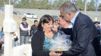Firmaron el convenio para la refacci�n de la escuela Ceferino Namuncur�