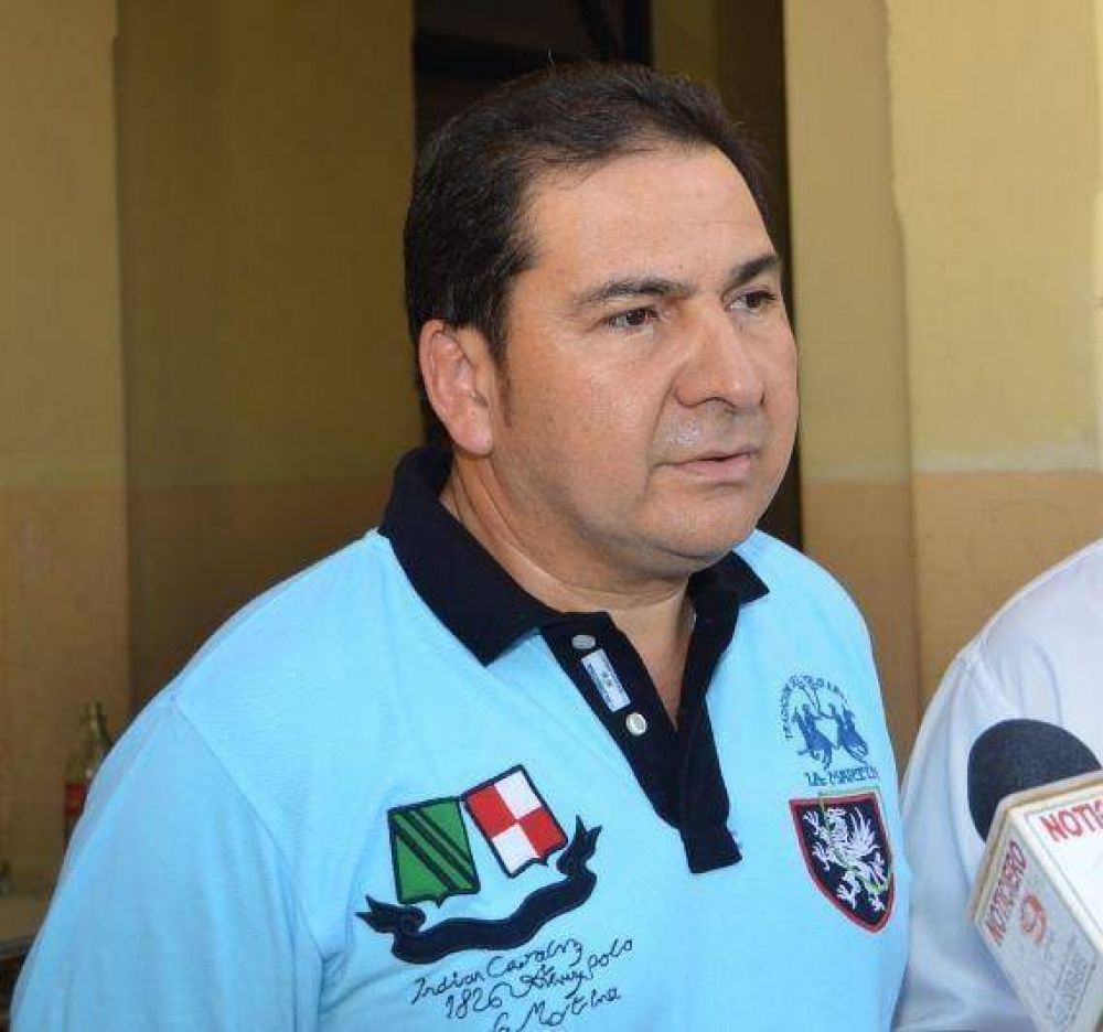 El ministro Flores pidi� a la comunidad y directivos cuidar los edificios escolares