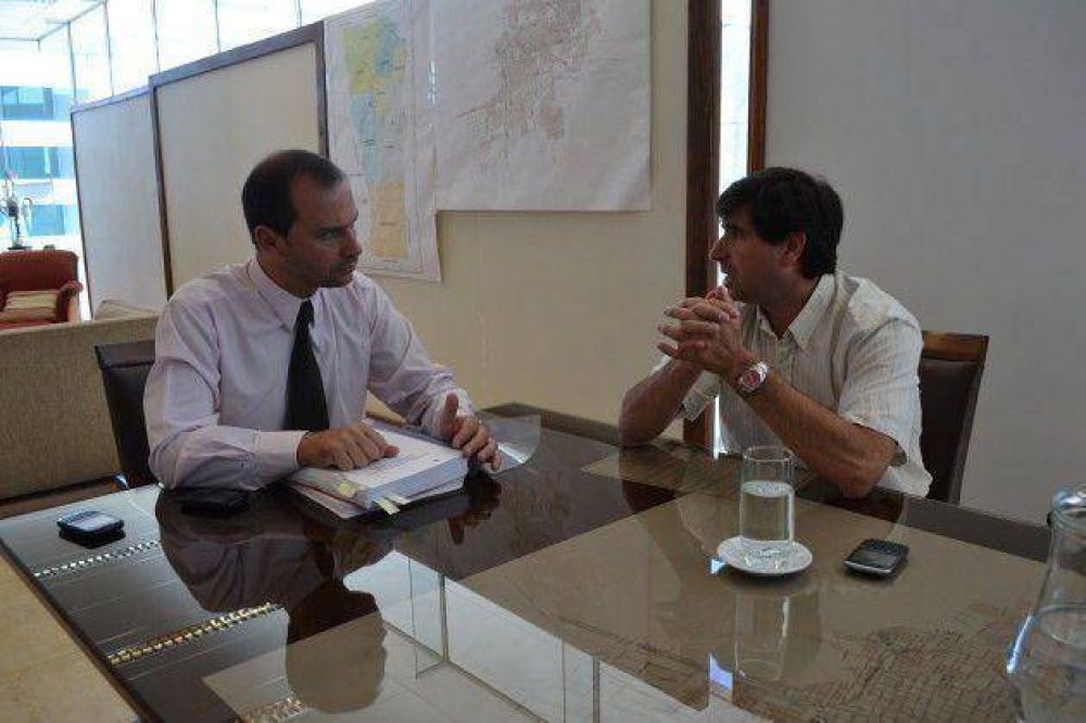 El ministro Olivero recibi� al senador Pablo Garro