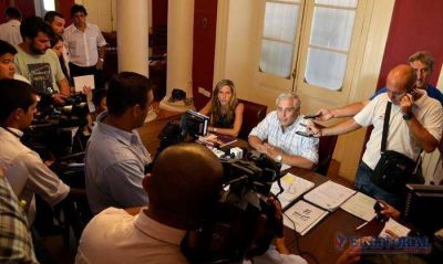 La Provincia retuvo fondos a municipios y R�os denunci� �extorsi�n econ�mica�