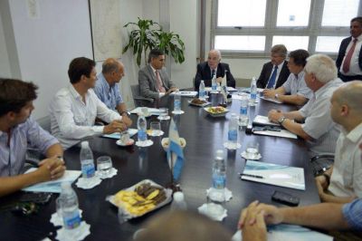 El sector pesquero le traslad� sus inquietudes al ministro Casamiquela