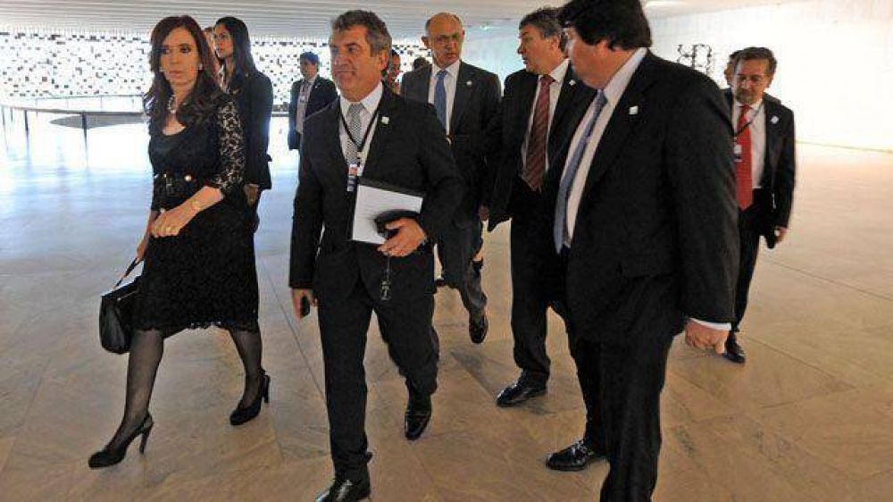 Urribarri integra la comitiva presidencial que parti� con CFK a Cuba	 