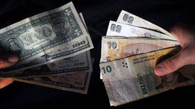 La aceleraci�n de la devaluaci�n presiona sobre los precios y afecta a acciones y bonos
