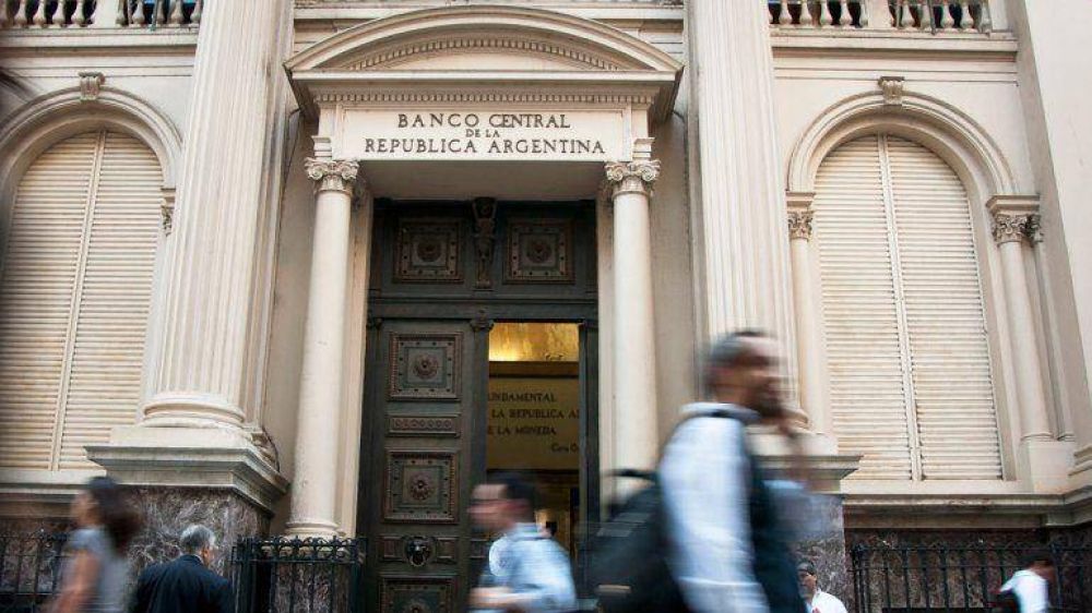 Suben fuerte las tasas al 25,5% para contener la demanda hacia el d�lar y la inflaci�n
