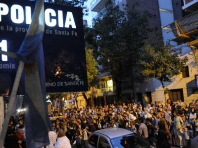 Vecinos del comerciante asesinado en barrio Martin reclamaron en la comisar�a 1�