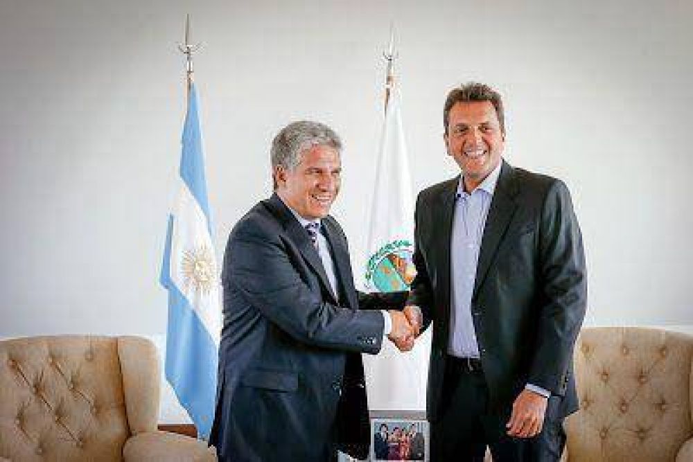 Massa lleg� a San Luis y fue recibido por el gobernador Poggi