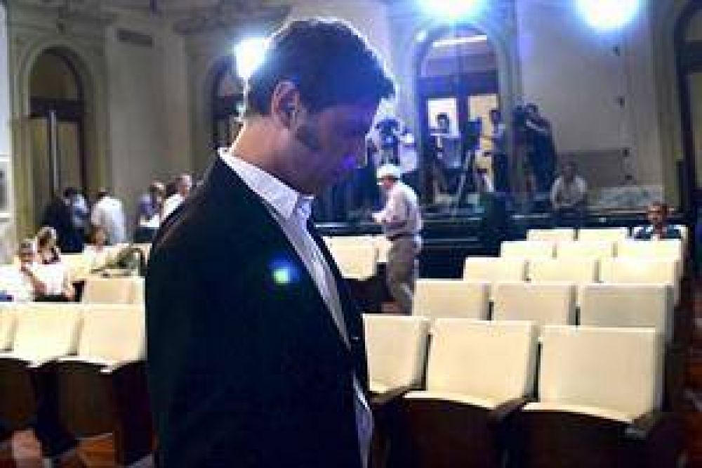 El Gobierno afloja el cepo, pero el d�lar no cede y crece la incertidumbre