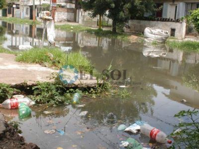 Basura, inundaci�n y sin respuestas