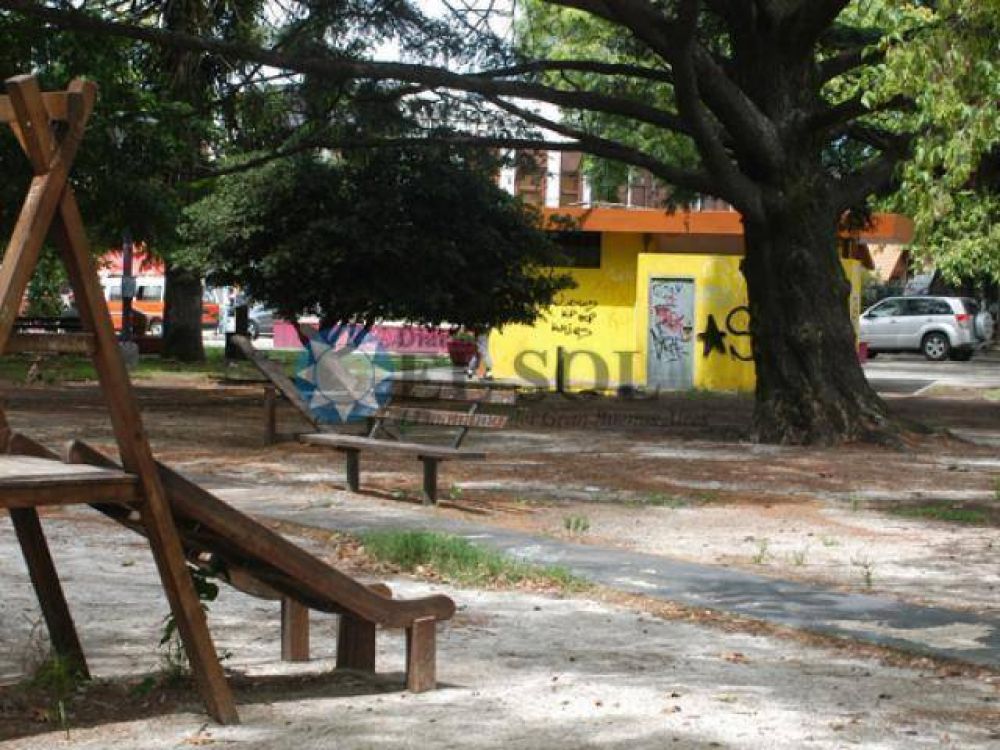 Quejas sobre la plaza F�lix Bernal