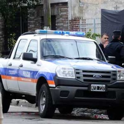 Robo en pleno centro: tres menores se llevaron $2.500 de un local de golosinas
