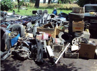 Secuestraron veh�culos y un arsenal de autopartes en desarmadero