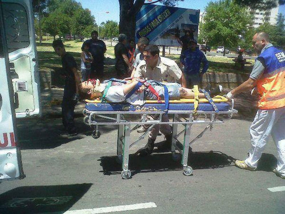 Choc� una moto en la Luro: un herido grave 