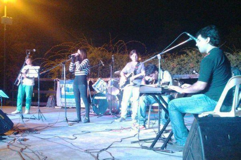 Contin�a ciclo cultural en Quem� Quem� 