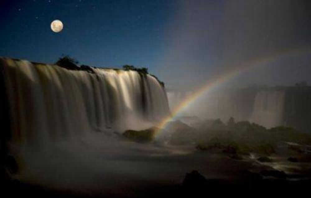 Proponen recorrer las Cataratas del Iguaz bajo la luna llena 