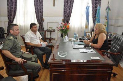 La Intendente Giroldi recibi� la visita del Comandante Jefe de Escuadr�n de Seguridad �Z�rate Brazo Largo�
